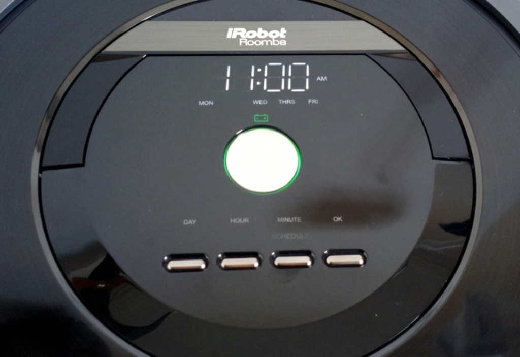 iRobot Roomba 880 Vacuum Cleaning Robot for Pets - controls and display